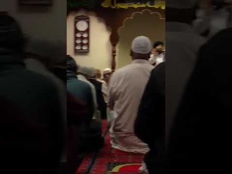 ANGRY IMAM GOES CRAZY ON A UNCLE DURING KHUTBA (SPEECH)