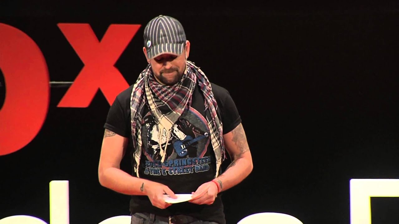 La cancion que cada uno tiene adentro | Leonardo Oyola | TEDxRiodelaPlata