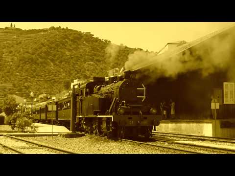 Comboio histórico no Pinhão - Linha do Douro