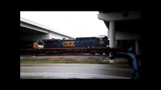 preview picture of video 'CSXT Gondola Train Passing A CSXT Tropicana Juice Train'