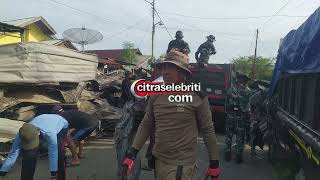 Kodim 1607/Sumbawa Salurkan Bantuan Sembako dan Pakaian untuk Korban Kebakaran di Desa Kalimango 