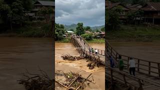 Download lagu Detik-Detik Jembatan Kayu Runtuh Dihantam Arus Sungai #shorts mp3 Download lagu Detik-Detik Jembatan Kayu Runtuh Dihantam Arus Sungai #shorts mp3