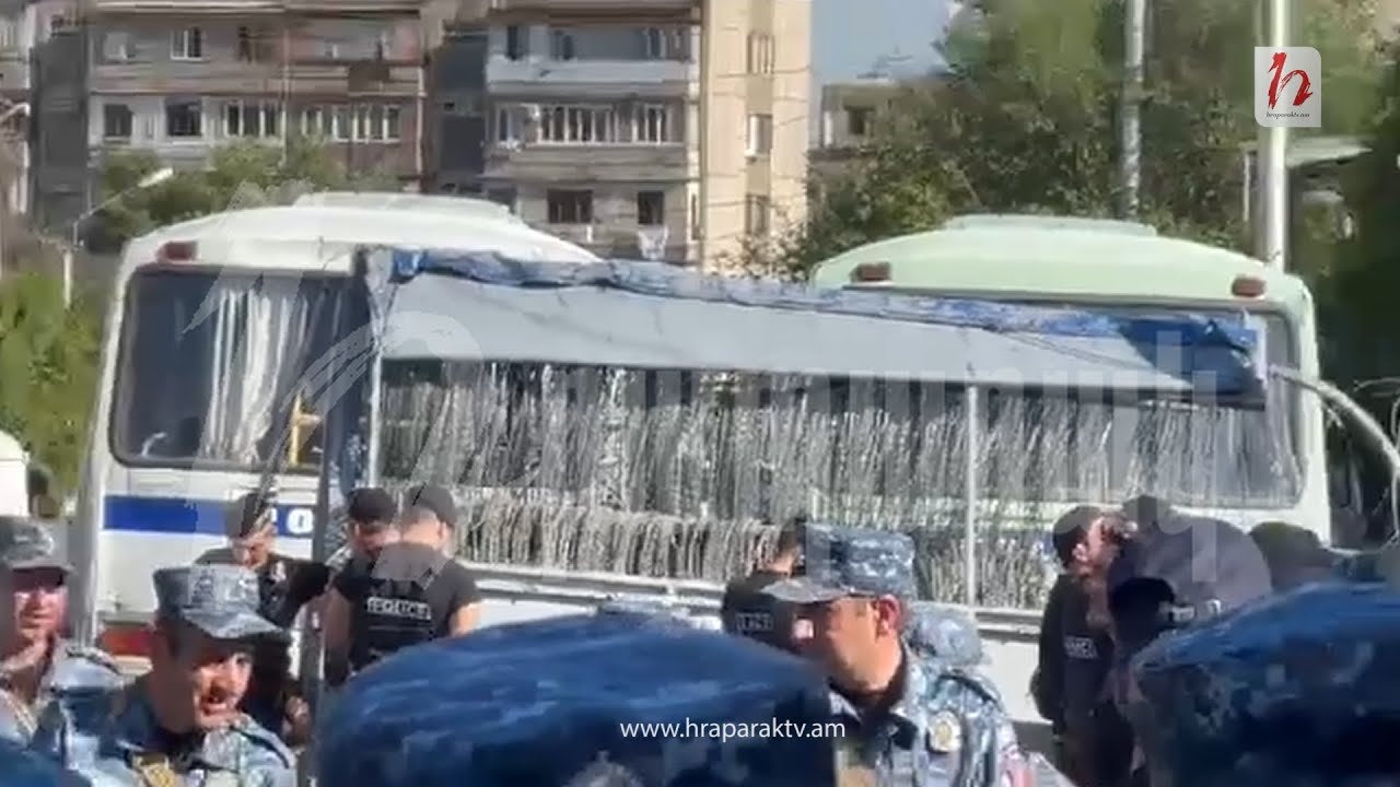 Փաշինյանի տան դիմաց փշալար են դրել