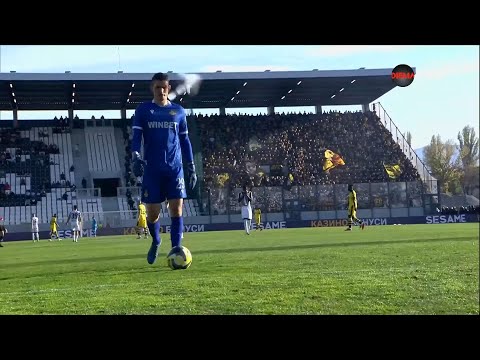 Феновете на Локомотив удариха с бутилка в главата вратаря на Ботев Даниел Наумов