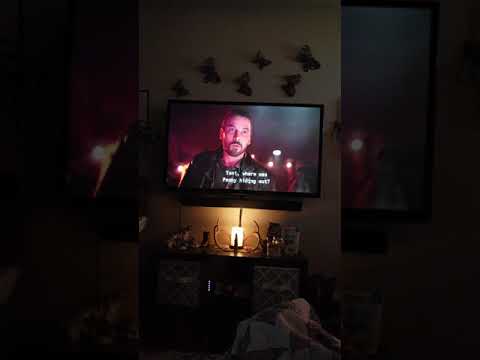 Riverdale 2x22 Jughead gets jumped.