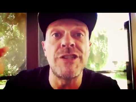 Max Pezzali saluta Nile Rodgers (Le canzoni alla radio - Sub Ita)