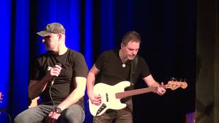 Video Tom Bowling & His Strikers Flaška