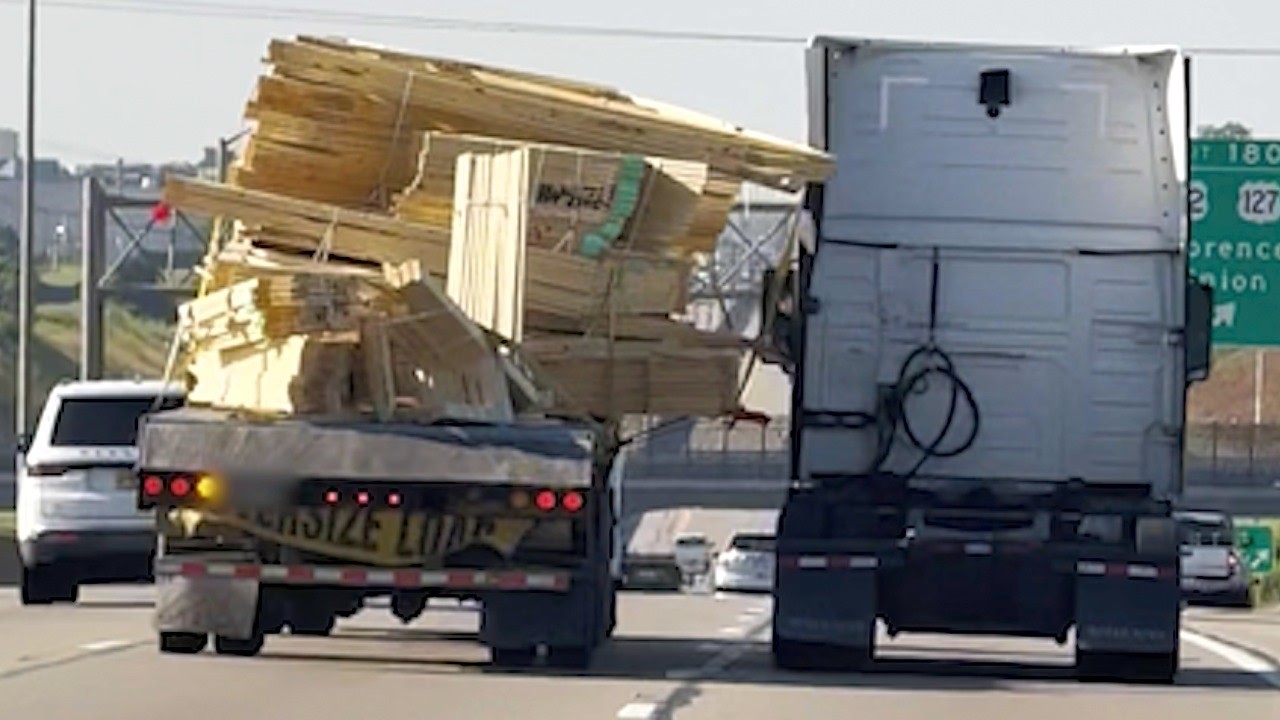 Truck Fails That Went HORRIBLY Wrong 🚛😬