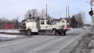 preview picture of video 'Canadian Pacific Railway Winchester Sub. Division Hi-Rail truck at RR crossing'