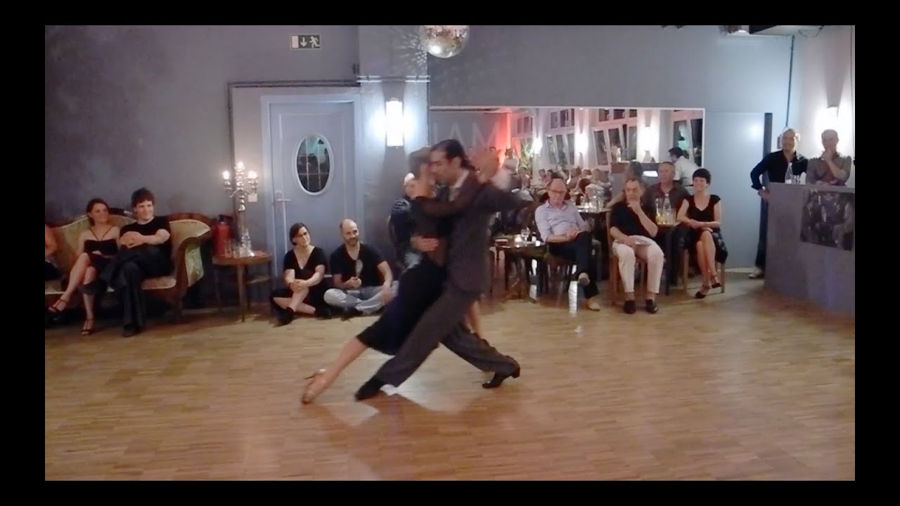 Mika y Cris bailan "Para Dos" en Berlín HD (Cristian Miño / Michaela Böttinger)