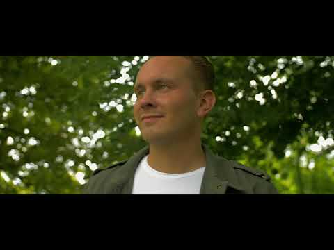 Donny van der Roest - En Dan Komt Ze Binnen (officiële videoclip)