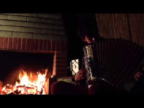 Lewis Kane sings Wagon Wheel