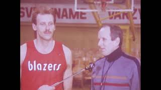 Rimas Kurtinaitis, Arūnas Pakula (pasiruošimas tolimų metimų konkursui Hiustone) 1989 m. (RU)
