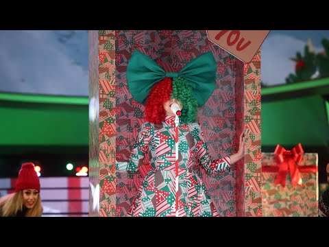 Cristina Ramos imita a SIA en 'Santa's coming for us' - Tu Cara Me Suena