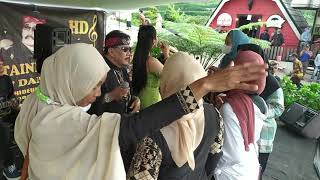 Download lagu RIWEUH MEDLEY LIVE PERFORM LEMBANG H DODI FT NINA MINCREUNK mp3
