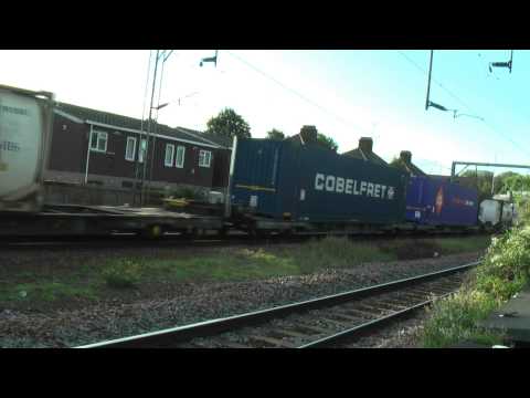 DRS 37425 & 37611 & 66302 on 4M71 Purfleet DRS to Daventry DRS 30/10/2013