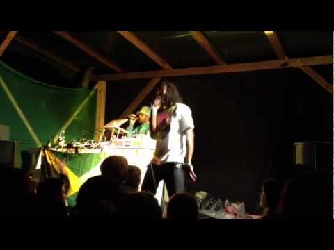 Deadly Hunta on Dr. Dre´s What´s The Difference (live)