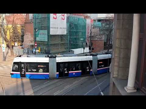 Bydgoszcz. Tramwaj uderza w budynek dawnego klubu Savoy. Nagranie z monitoringu [11.02.2025]