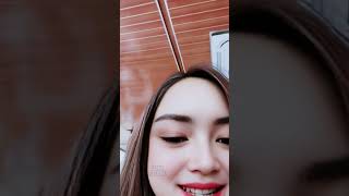 Download lagu She knows her worth, and that’s exactly why he keeps looking back at her mp3