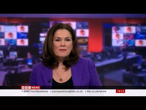 BBC World vs BBC News Channel - 1910GMT Sunday 18th December 2022 - Studio C handover