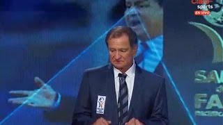 Enrique &quot;Ojitos&quot; Meza llora al ingresar al salón de la fama