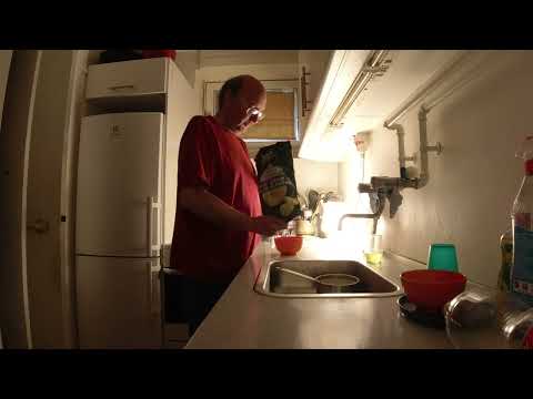 MongoTV_10534 - SPISER SKÅL CHIPS EN GRÅ SØNDAG EFTERMIDDAG