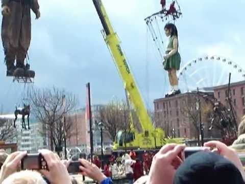 Sea Odyssey - Liverpool April 2012 - The Giants being put on the boat - Royal De Luxe