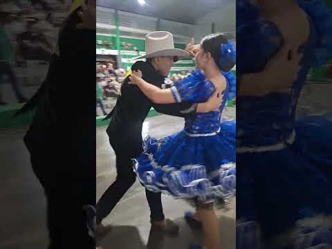 II MARATÓN ZAPATEANDO POR PUERTO LÓPEZ META. PAREJA FINALISTA categoría PROFESIONAL MIXTA 