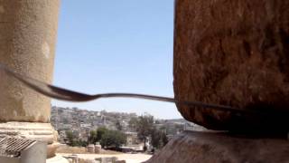 preview picture of video 'Moving Spoon at Temple of Artemis Jordan Jerash Ruins Jarash Gerasa Jordanien Säule wackelt'