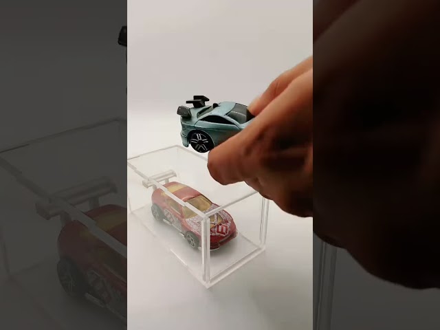Vídeo relacionado con DuskHaven Estuche de Exposición para Carros Coleccionables Caja Acrílica de Estacionamiento Simulado con Luces Led Soporte para Modelos Adecuado para Colección, Estilo a
