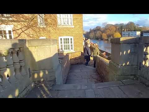 Chester city walls walk, Cheshire, UK | A walk tour
