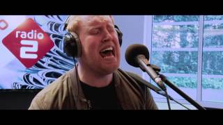Gavin James - &#39;Bitter Pill&#39; live @ Roodshow | NPO Radio 2