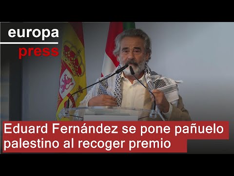 Eduard Fernández recoge el Premio Nacional con un pañuelo palestino: "Los quieren matar a todos"
