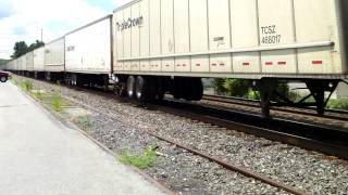 preview picture of video 'Norfolk Southern 16T Roadrailer Going Through Macungie PA'