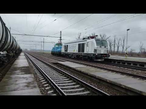 Žehlička 210 017-0 JKS s Vectronem Dual Mode 248 019-2 projíždí Podivínem z Bratislavy východ.😍