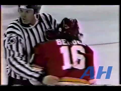 NHL Feb. 5, 1992 Calgary Flames v Quebec Nordiques (melee) Martin Simard v Tony Twist