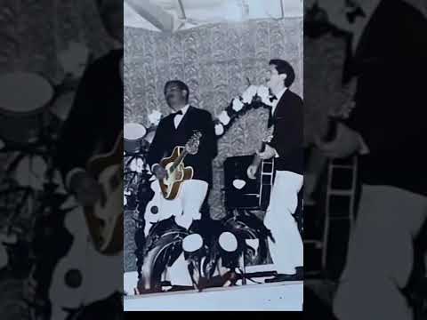 meu Pai está nessa banda de 1960 em Medeiros Neto Bahia..um raro momento pra recordar