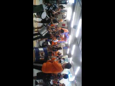 Batucada Geral tocando no trote