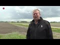 Werk boeren ligt stil door overvloedige regen  kans op  schade gewassen