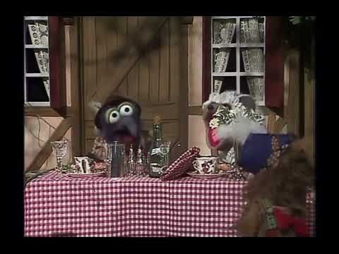 The Muppet Show - 217: Julie Andrews - “The Lonely Goatherd” (1978)