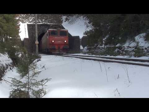 Tren R5704 Ilva Mica - Suceava iese din tunel cu EA156 - 26.03.2018