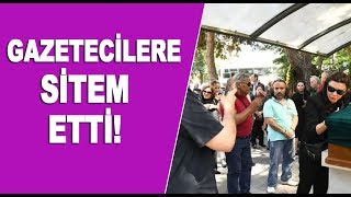 Tabutun başında poz veren Selen Görgüzel'den gazetecilere sitem