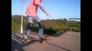 preview picture of video 'Lucas e Natan Medeiros - Skaters Terra Roxa SP'