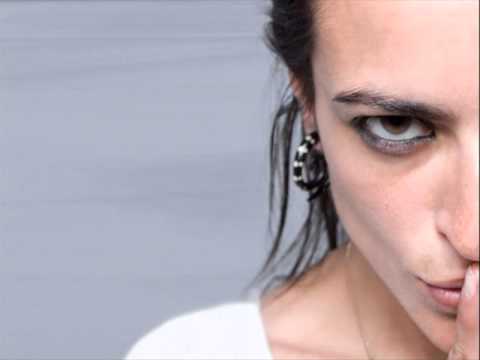 download lagu mp3 mp4 Bebe Como Los Olivos, download lagu Bebe Como Los Olivos gratis, unduh video klip Bebe Como Los Olivos