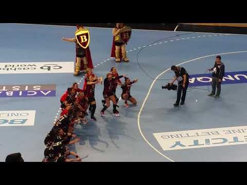 ZRK Vardar proslavuvaat pobeda protiv Mec