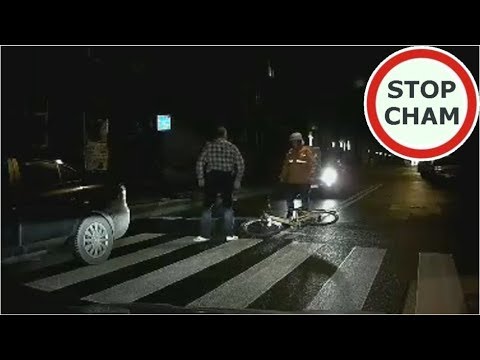 Atak kierowcy na rowerzystę na przejściu