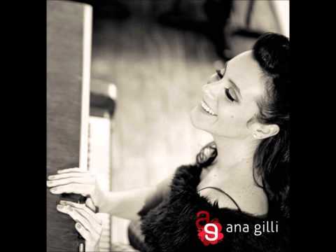 Ana Gilli canta 