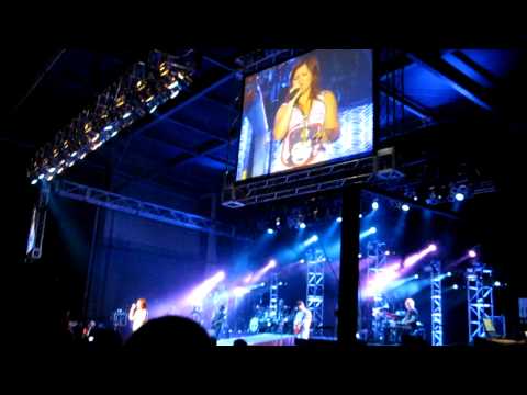 Kelly Clarkson - Because of You - 8/22/09
