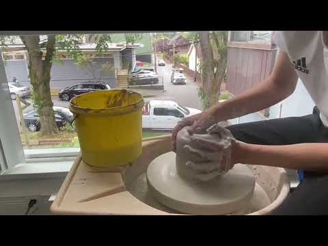 Throwing a 7 Pound Vase Form on the Wheel - No Narration