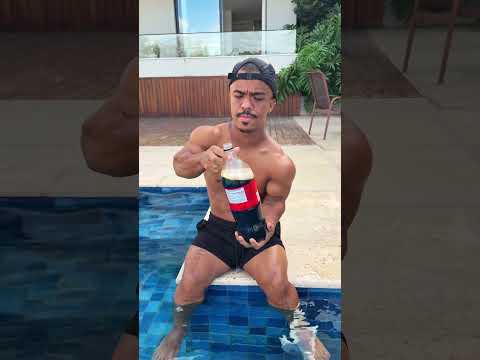 COCA COLA COM UM ANÃO! #shorts